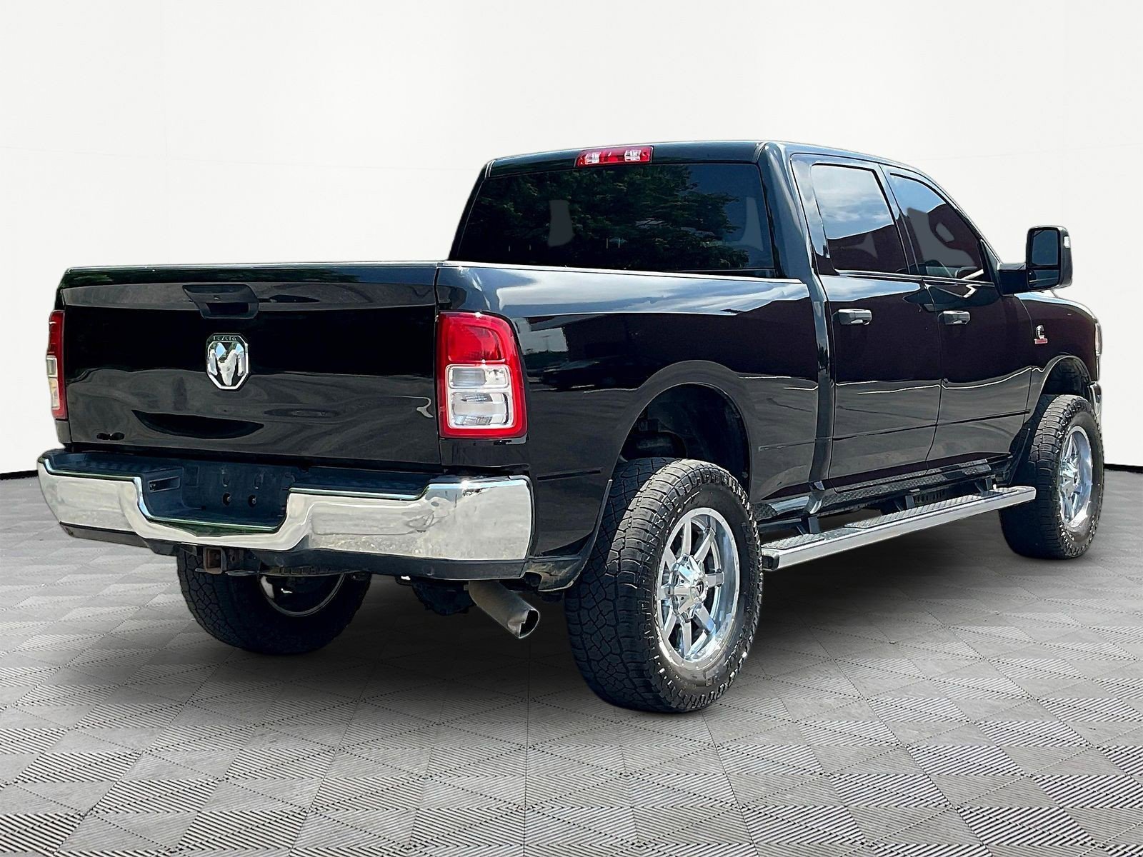 Used 2023 RAM 2500 Tradesman w/ Chrome Appearance Group AWD/4WD image 5