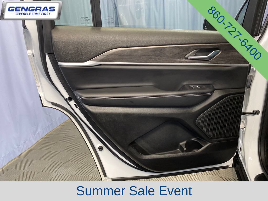 Used 2023 Jeep Grand Cherokee L Limited AWD/4WD image 25