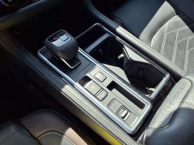 Certified 2025 Nissan Pathfinder Platinum FWD image 9