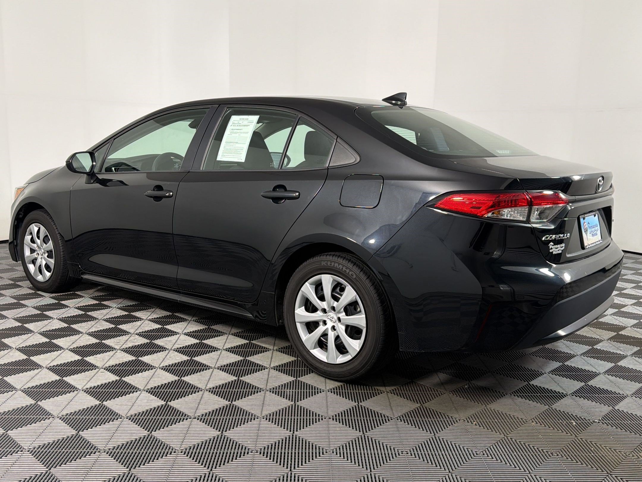 Used 2020 Toyota Corolla LE FWD image 2