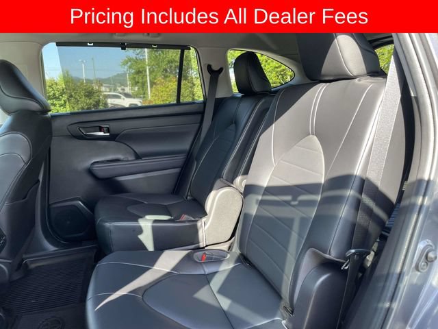 Used 2022 Toyota Highlander XLE AWD/4WD image 18