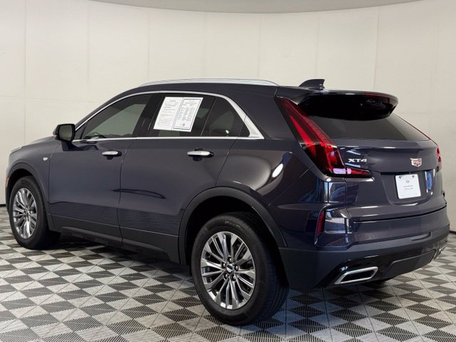 Used 2024 Cadillac XT4 Premium Luxury w/ Technology Package FWD image 7