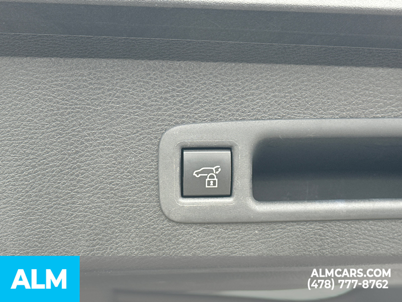 Used 2025 Toyota Sienna XLE FWD image 21