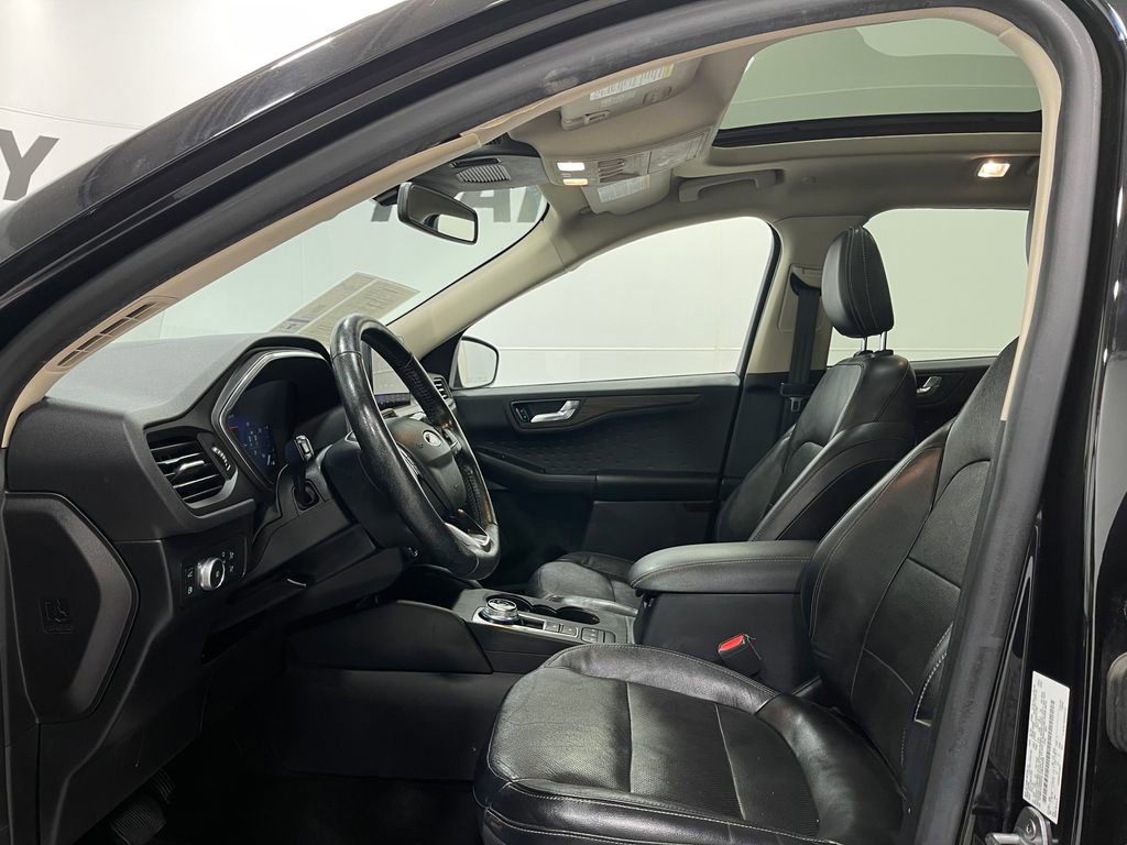 Used 2020 Ford Escape Titanium w/ Titanium Premium Package 2.0 image 14