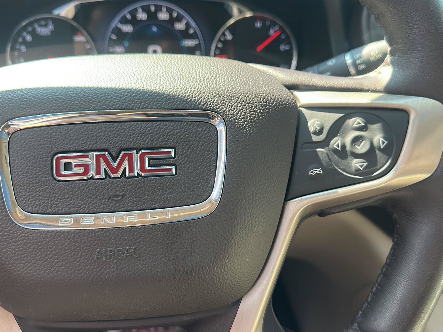 Used 2017 GMC Acadia Denali w/ Technology Package AWD/4WD image 32