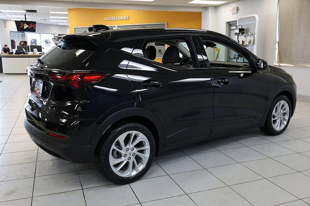 New 2027 Chevrolet Bolt LT w/ Comfort Package image 6