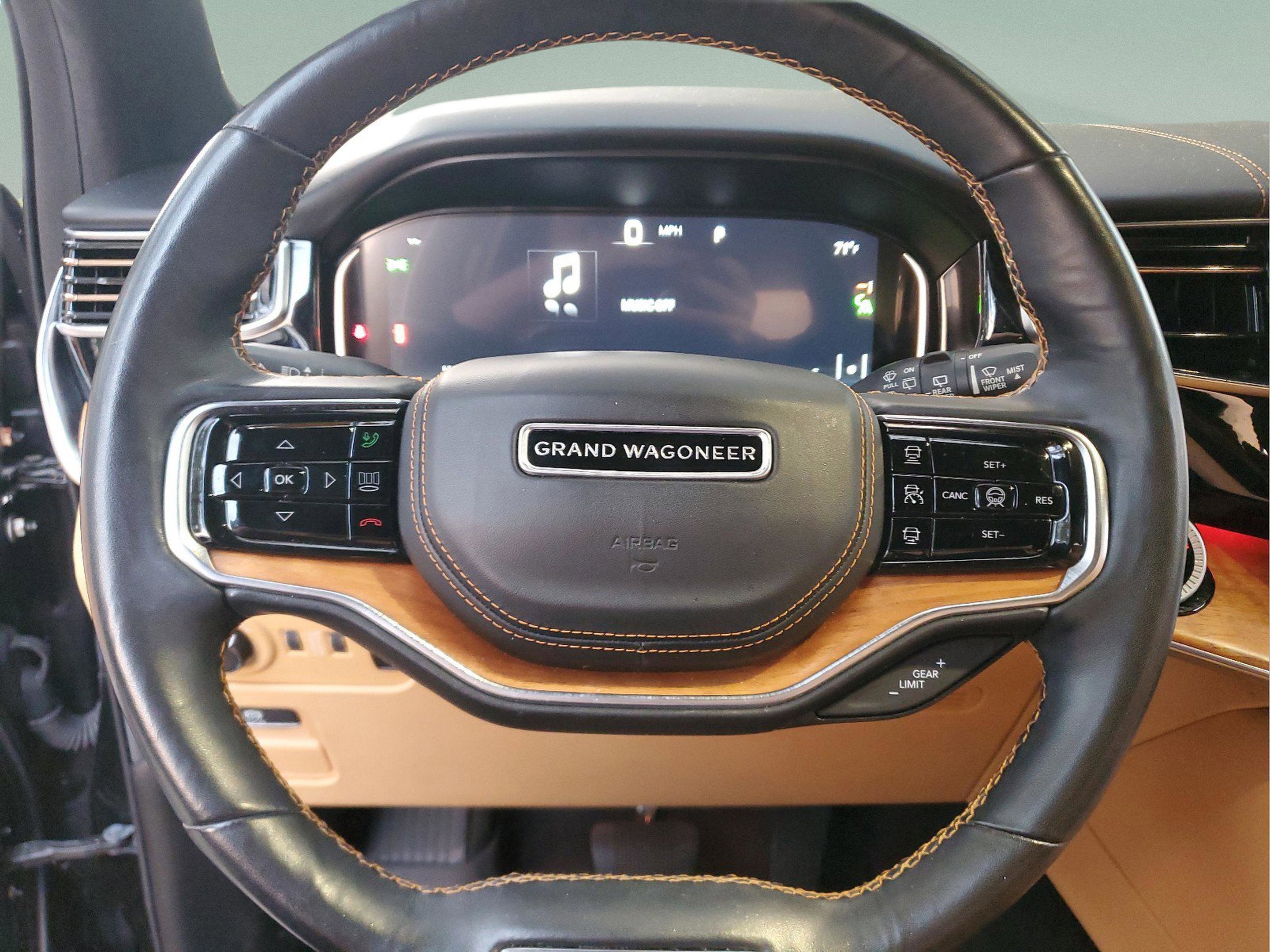 Certified 2022 Jeep Grand Wagoneer Series III w/ Rear Seat Video Group 1 image 18