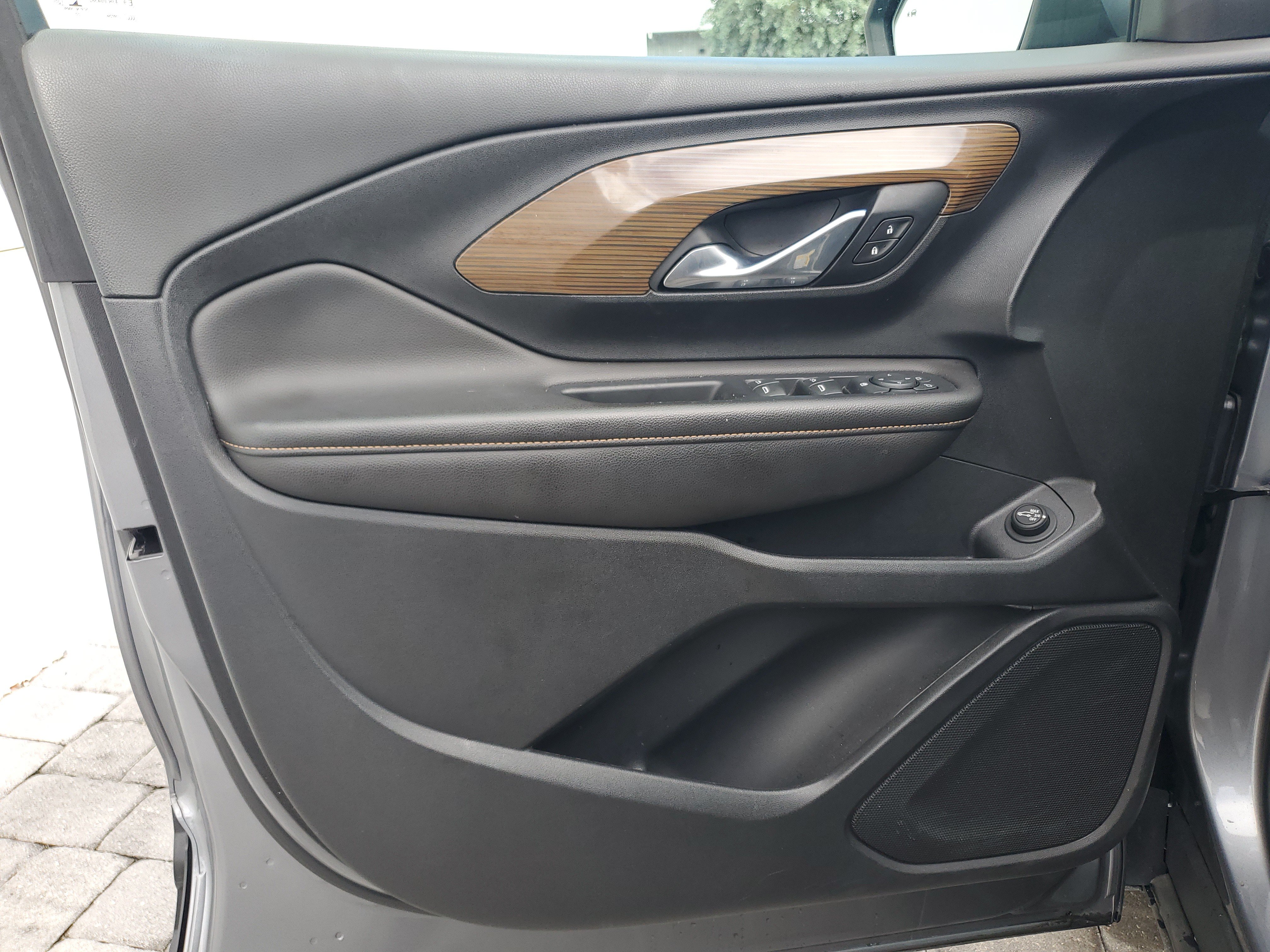 Used 2020 GMC Terrain SLE w/ Driver Convenience Package FWD image 10