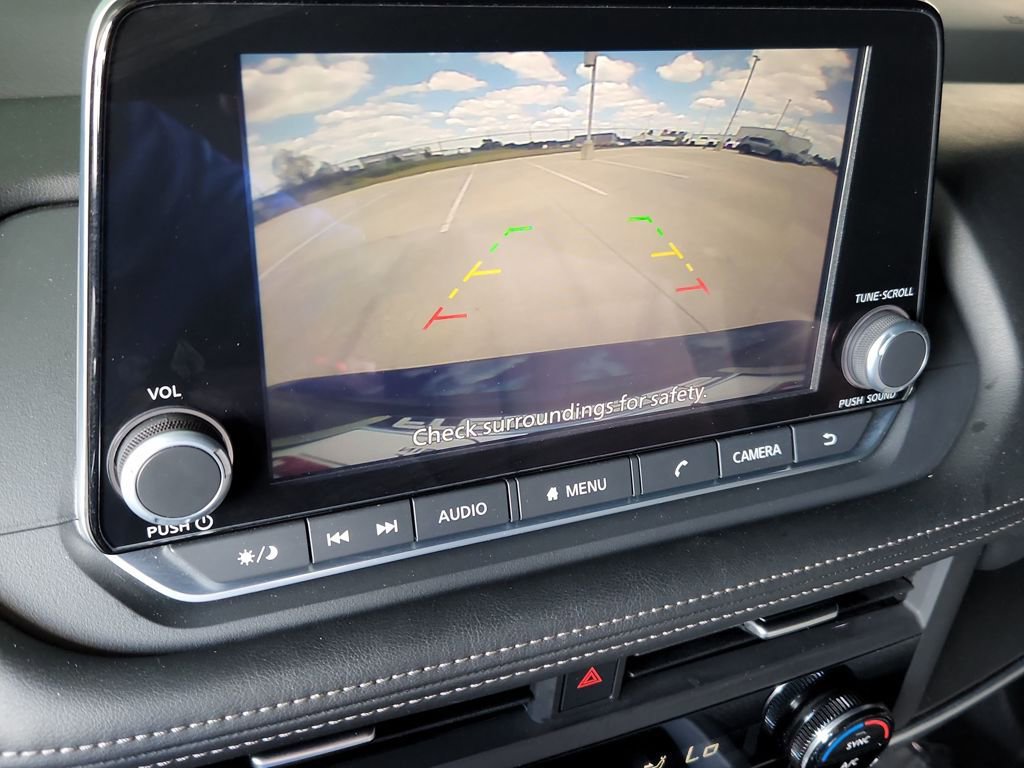 Used 2025 Nissan Rogue SV image 18