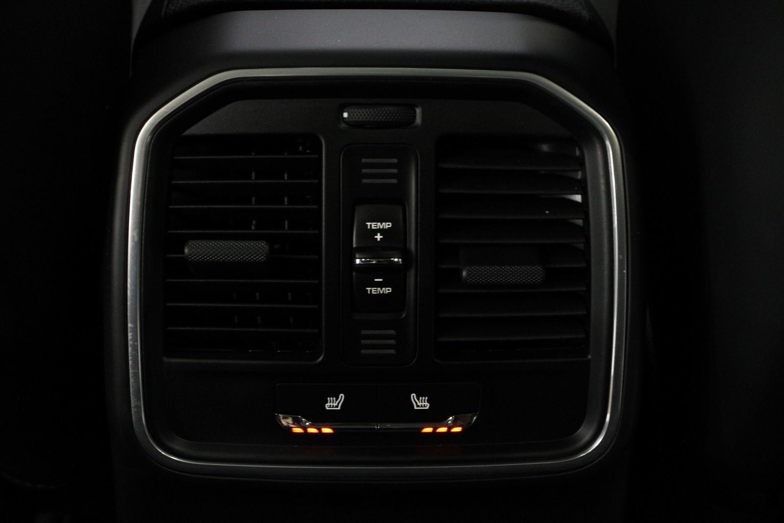 Certified 2026 Porsche Macan AWD/4WD image 36