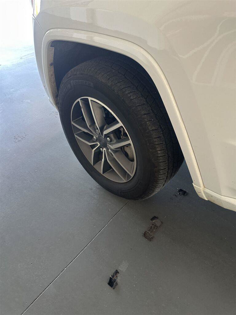 Used 2020 Jeep Grand Cherokee Overland AWD/4WD image 29