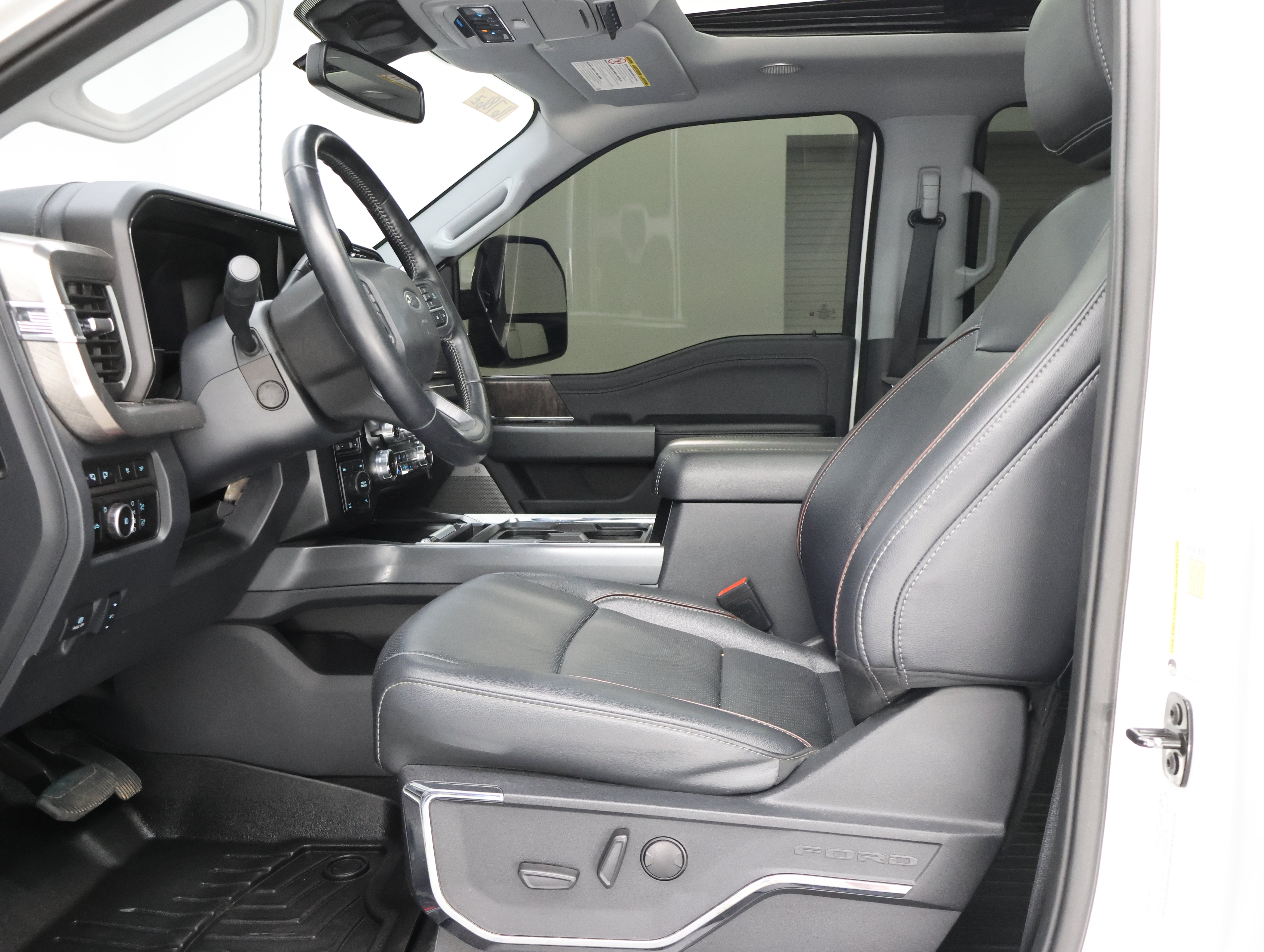 Used 2024 Ford F350 Lariat w/ Lariat Ultimate Package AWD/4WD image 8