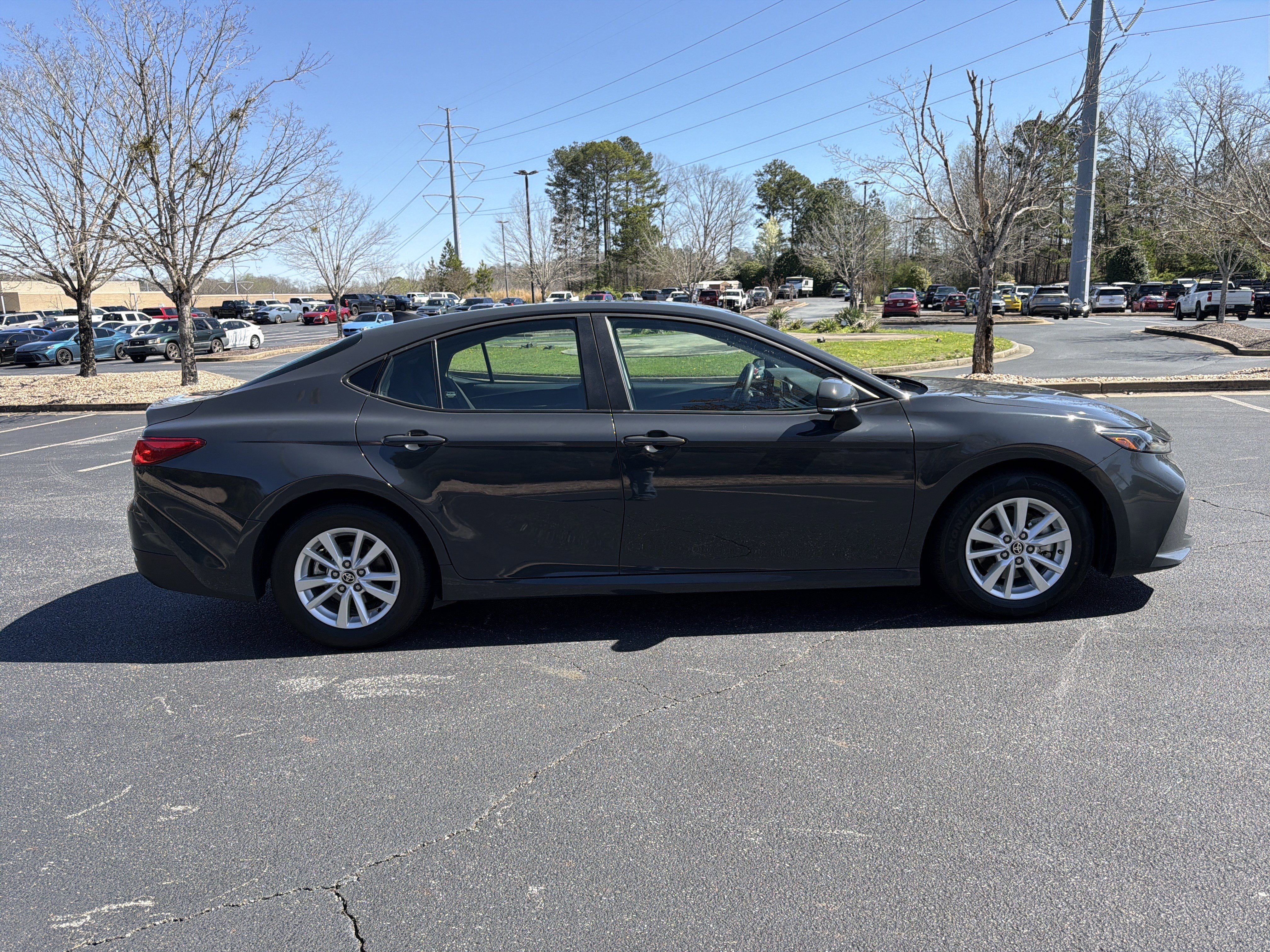 Used 2025 Toyota Camry LE image 4