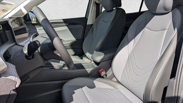 New 2026 Volkswagen Tiguan SE image 23
