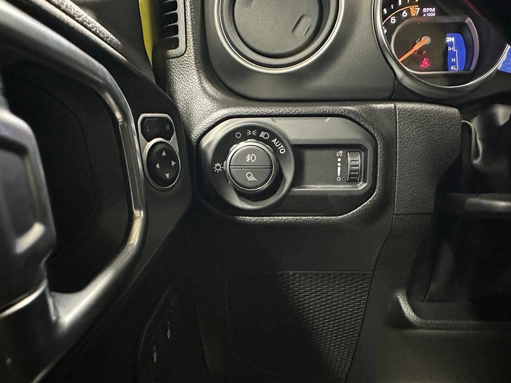 Used 2023 Jeep Gladiator Sport AWD/4WD image 17