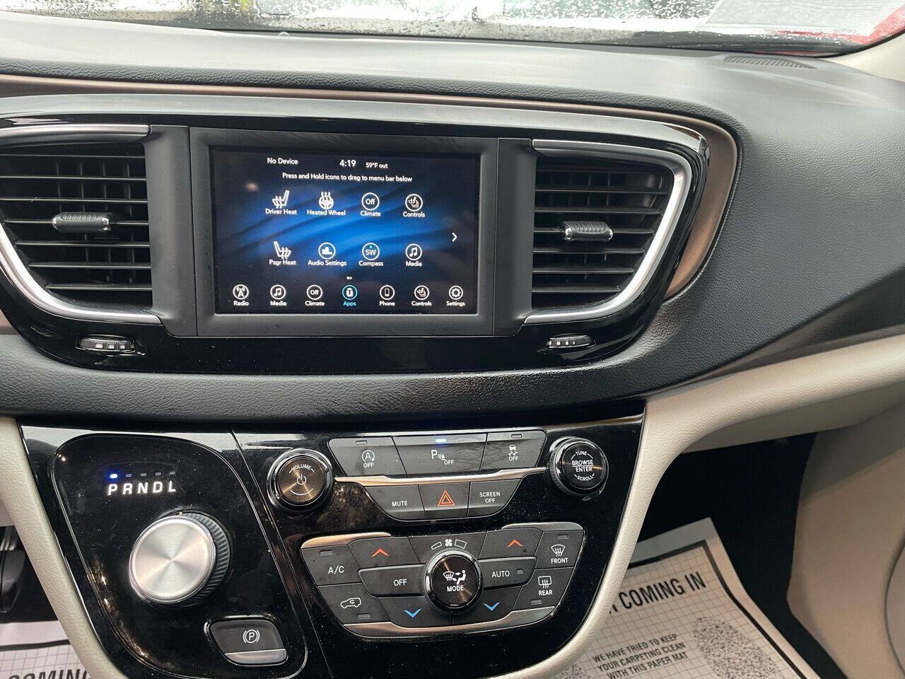 Used 2019 Chrysler Pacifica Touring-L FWD image 20