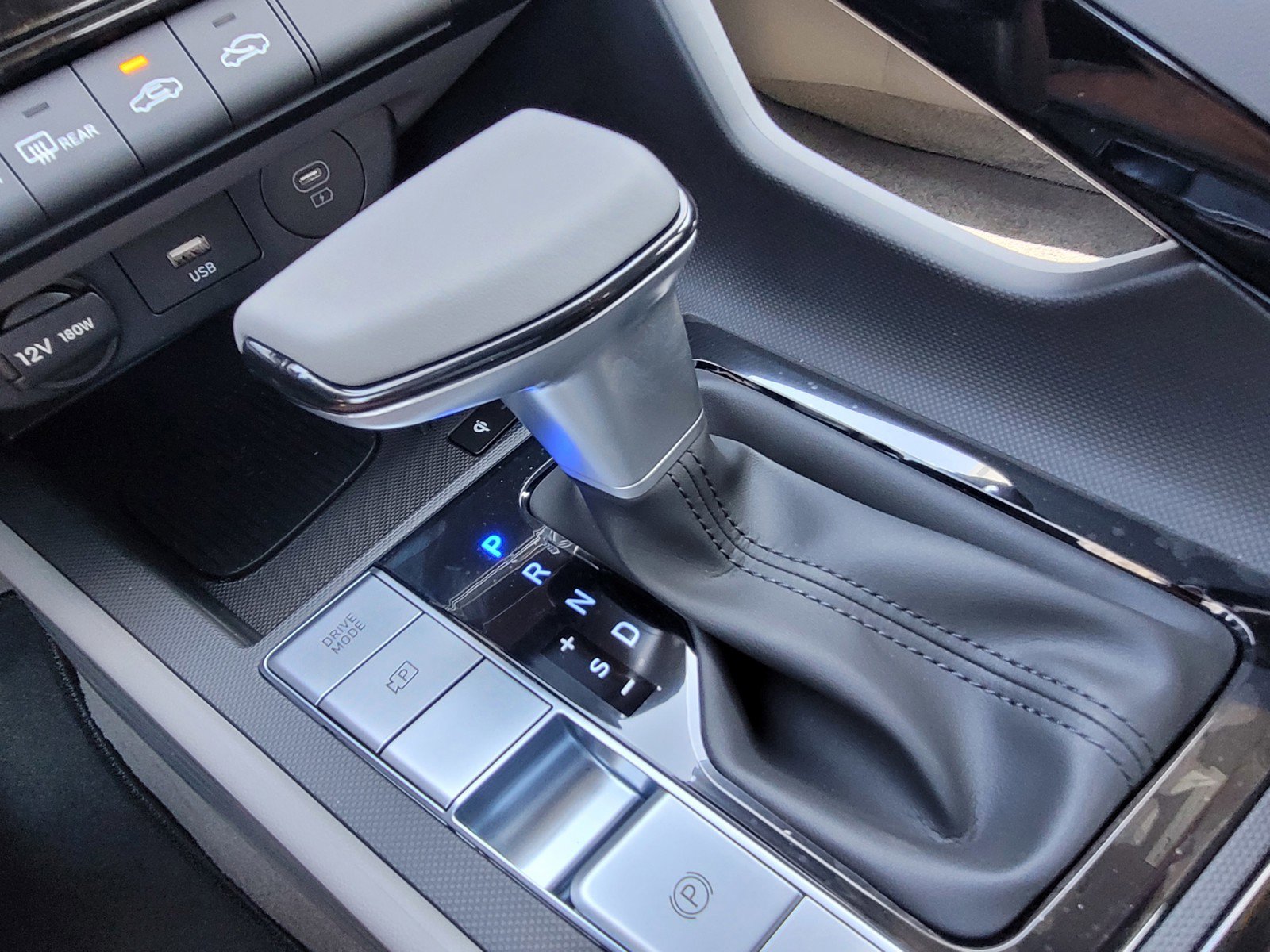 New 2025 Hyundai Elantra SEL image 17