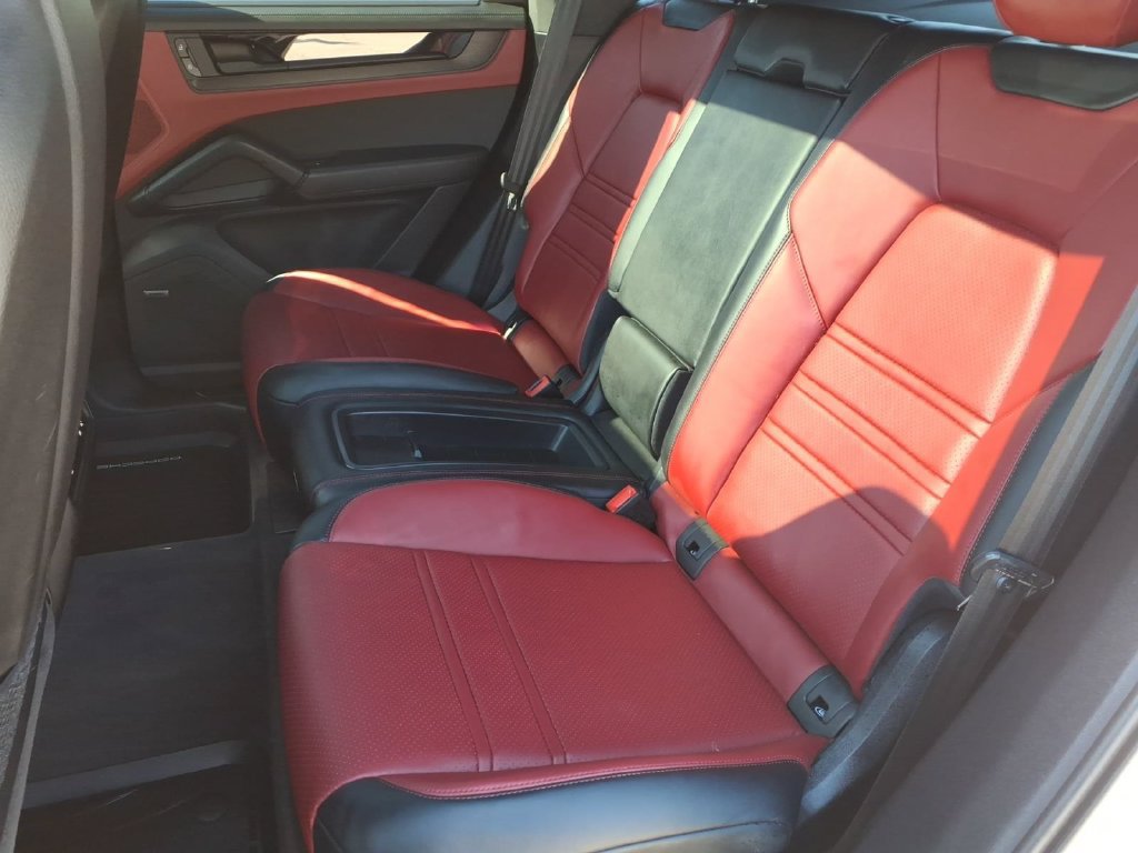Used 2025 Porsche Cayenne GTS AWD/4WD image 20