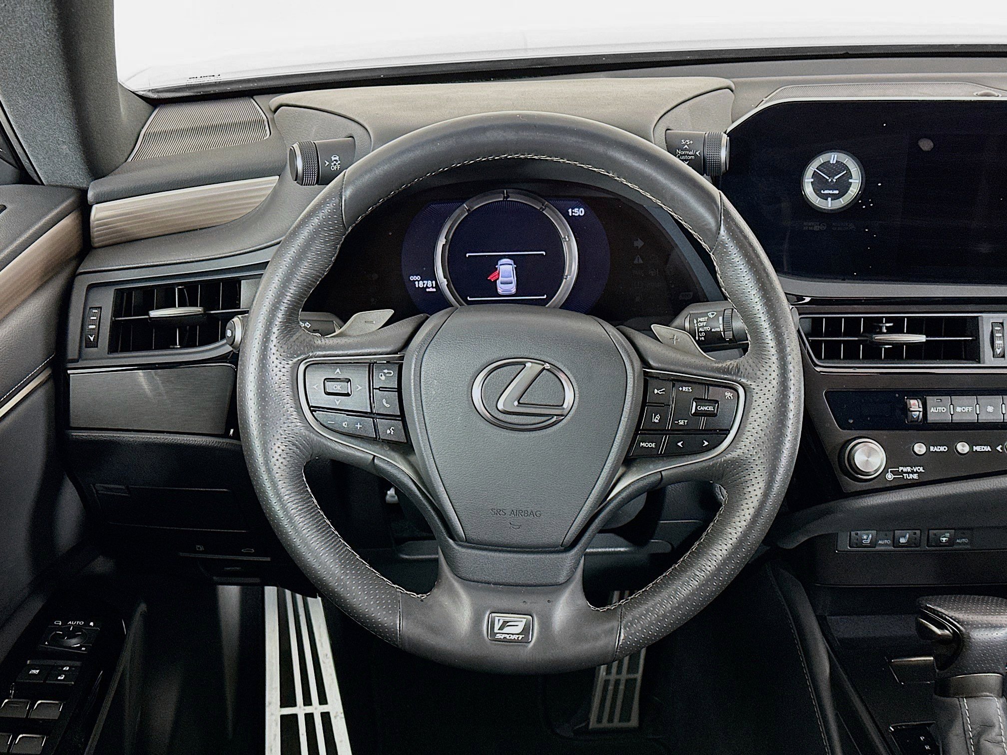 Used 2023 Lexus ES 350 F Sport w/ Accessory Package (Z2) image 18