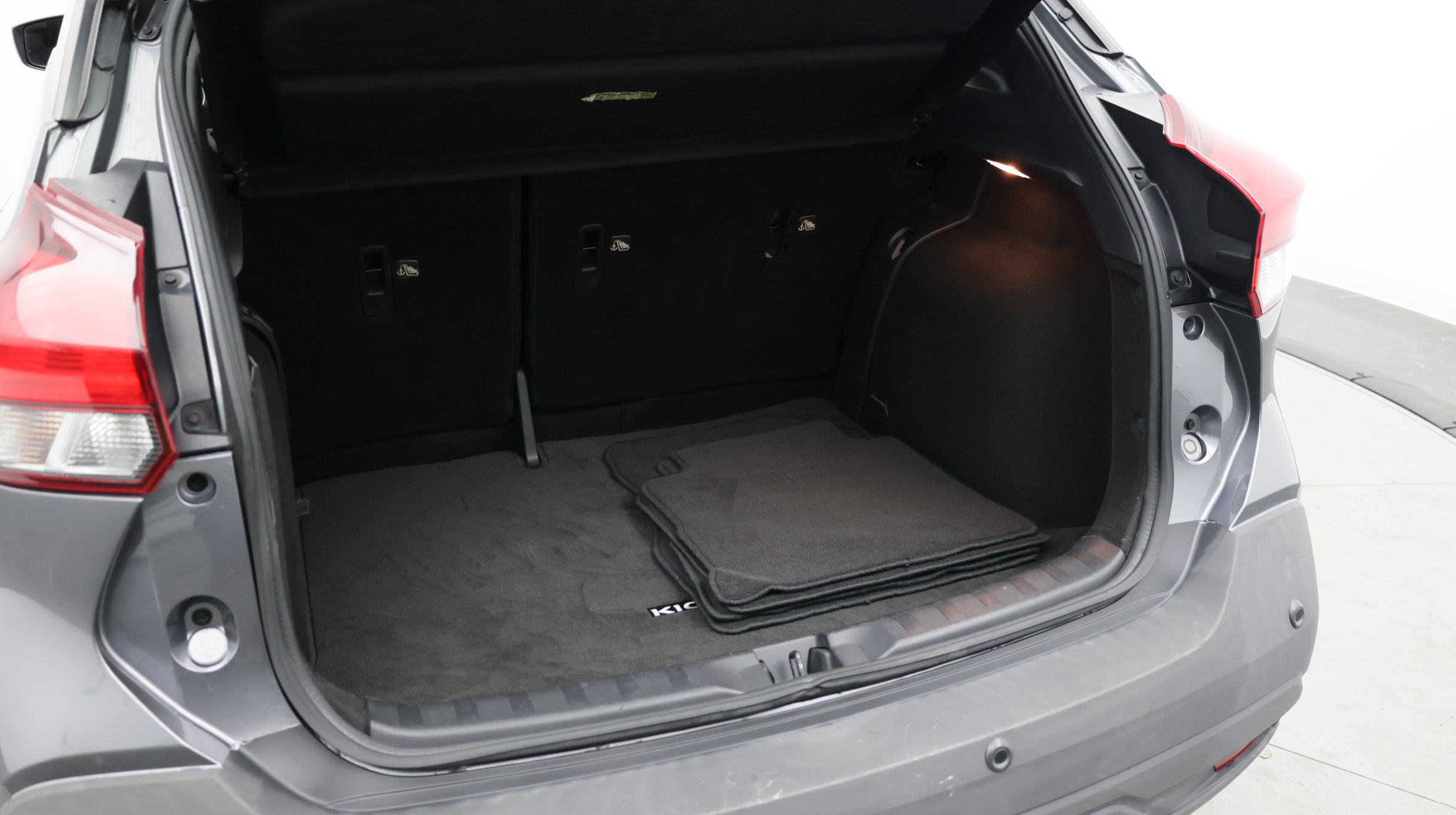 Used 2020 Nissan Kicks SV FWD image 28