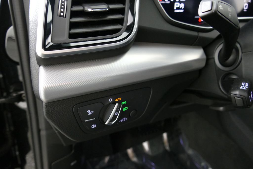 Used 2025 Audi Q5 2.0T Premium image 18