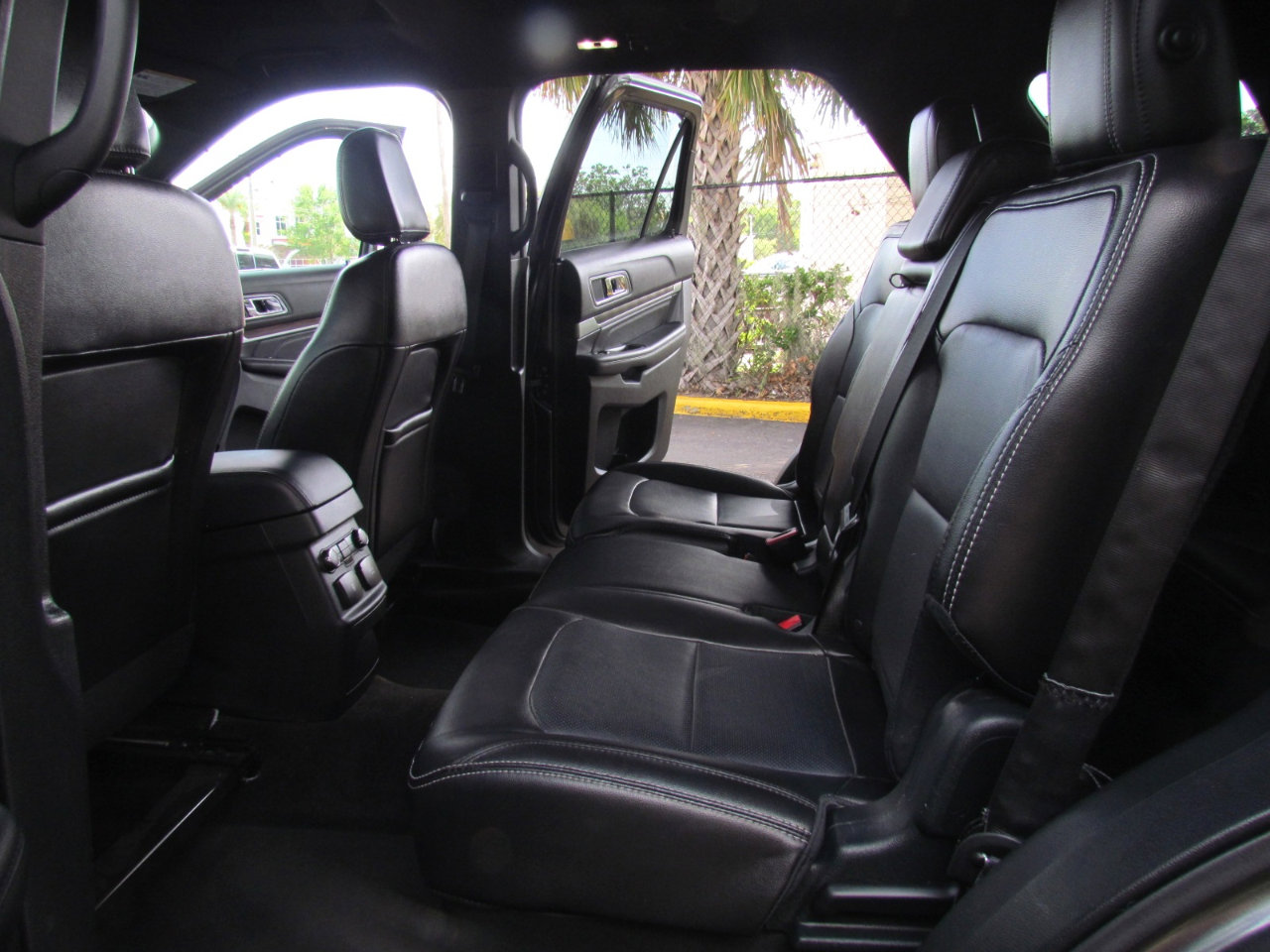 Used 2018 Ford Explorer Limited w/ Equipment Group 301A FWD image 21