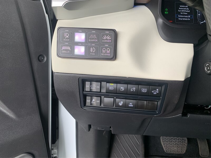 Used 2024 Toyota Tundra Capstone AWD/4WD image 17