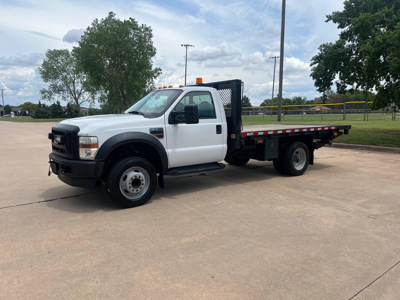 Used 2009 Ford F550 Luxury RWD image 2
