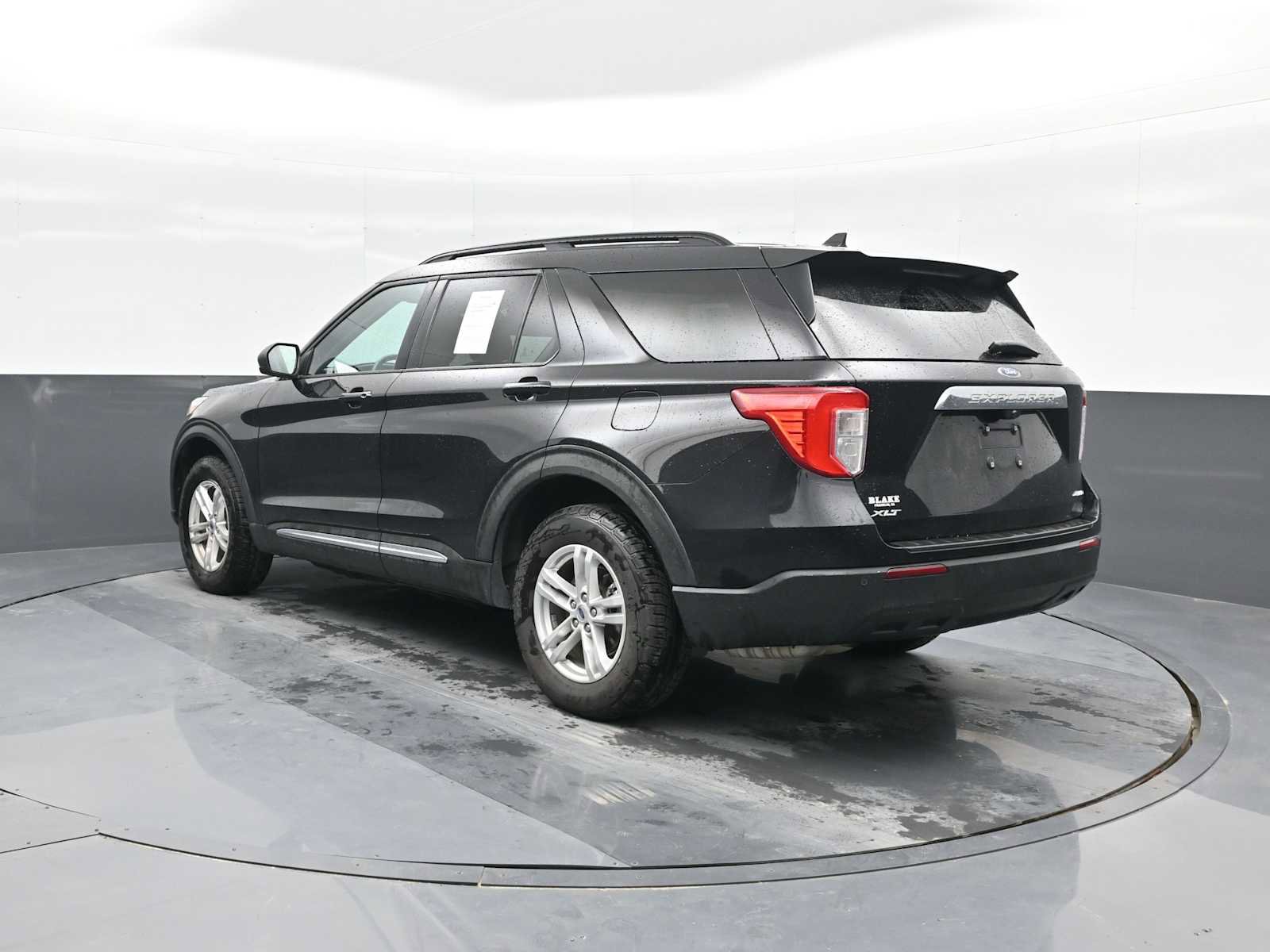 Used 2022 Ford Explorer XLT image 6