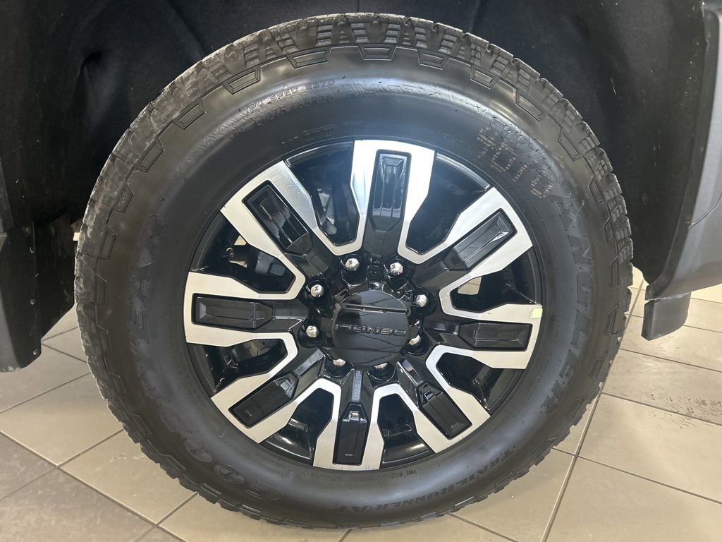 Used 2025 GMC Sierra 3500 Denali Ultimate image 9