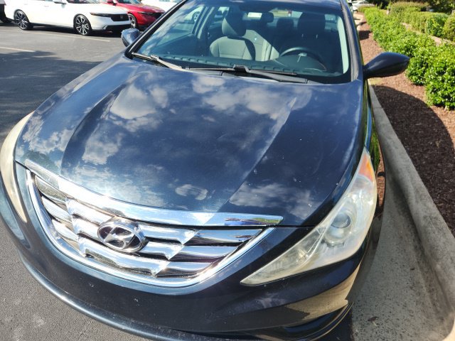 Used 2011 Hyundai Sonata SE w/ Navigation & Sunroof Pkg 4 FWD image 3