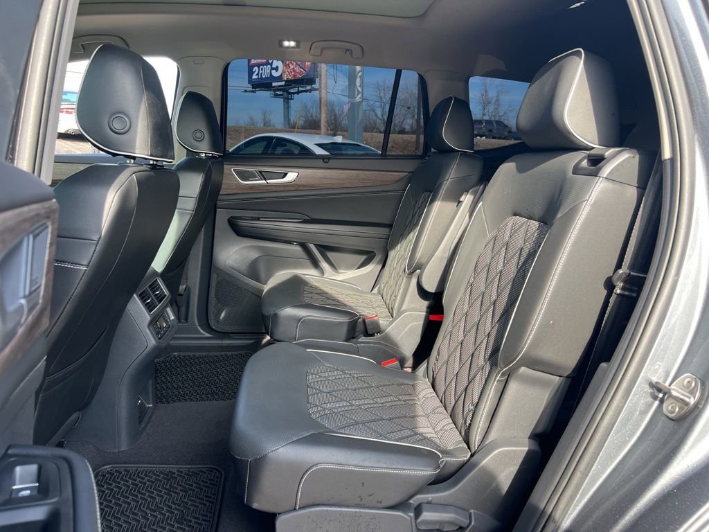 Used 2024 Volkswagen Atlas SEL Premium R-Line image 24