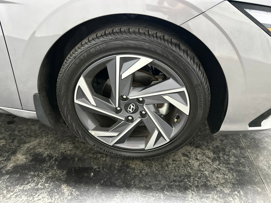 Used 2025 Hyundai Elantra SEL FWD image 4