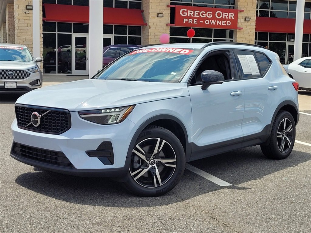 Used 2024 Volvo XC40 B5 Core