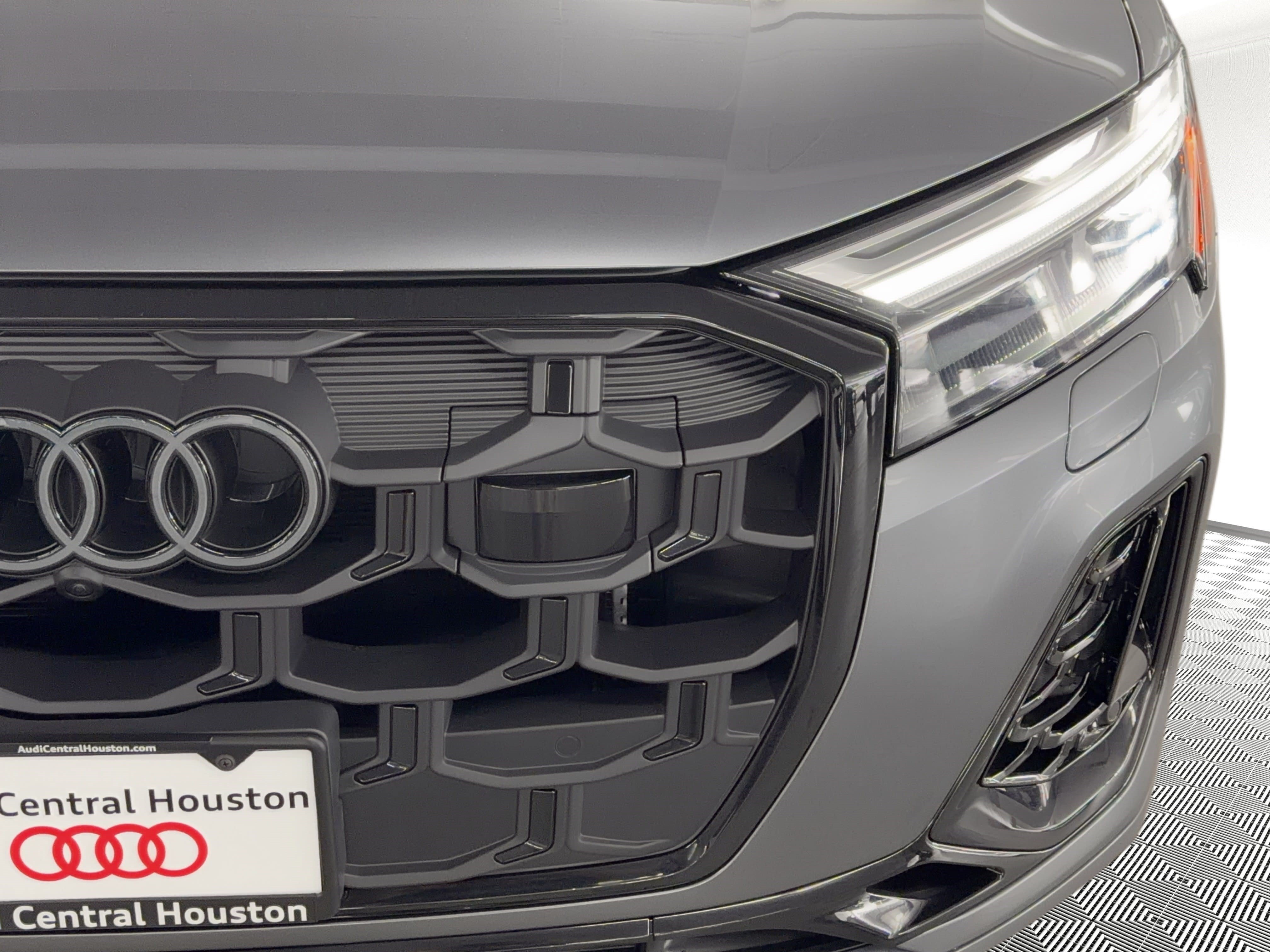 New 2026 Audi SQ7 Premium Plus AWD/4WD image 11