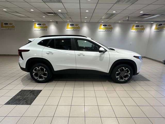 New 2026 Chevrolet Trax LT w/ Driver Confidence Package FWD image 3
