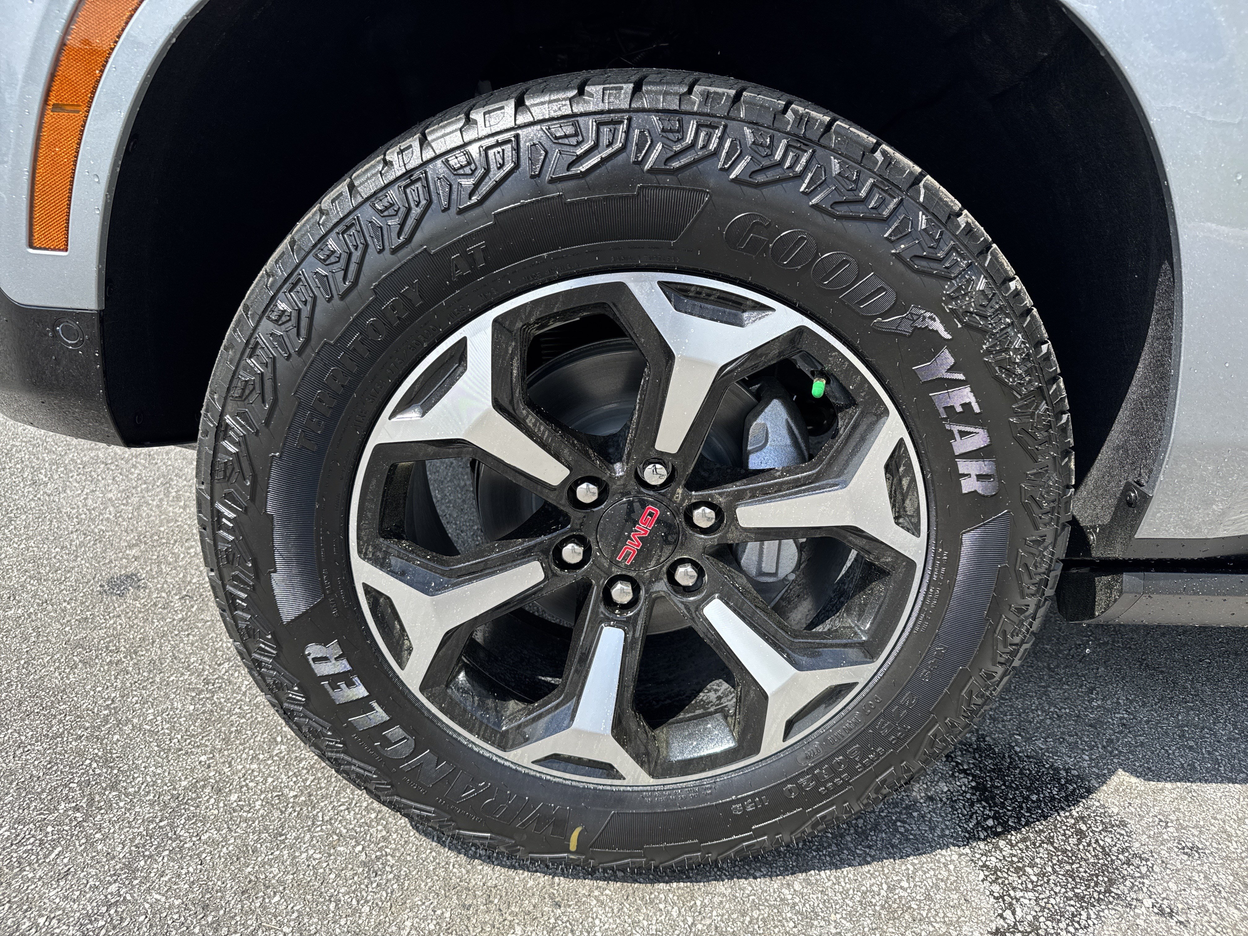 New 2026 GMC Yukon XL AT4 w/ AT4 Premium Plus Package AWD/4WD image 13