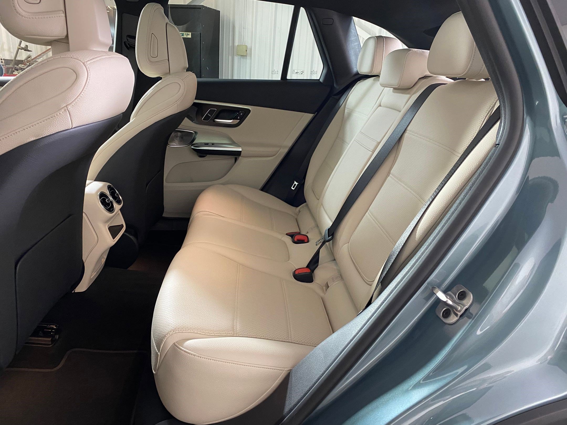 Used 2026 Mercedes-Benz GLC 300 4MATIC image 13