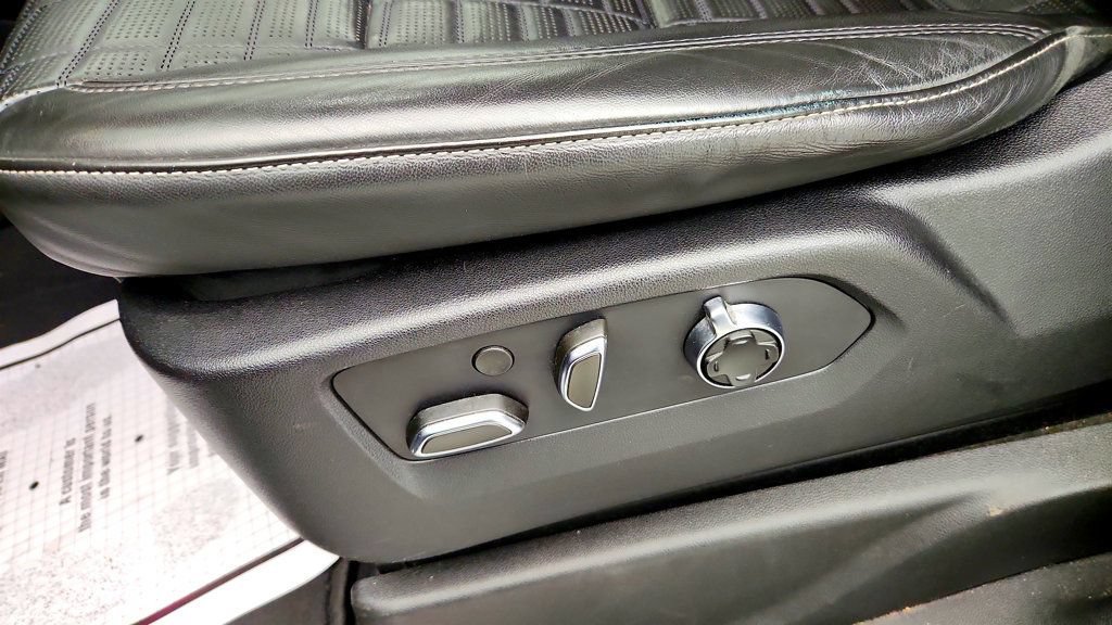 Used 2021 Cadillac Escalade ESV Premium Luxury Platinum w/ Heavy-Duty Trailer Package AWD/4WD image 12