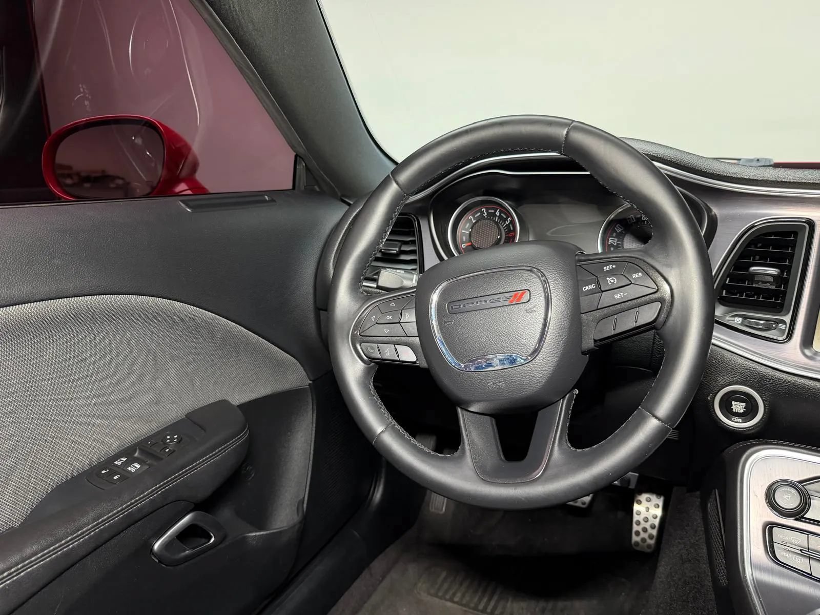 Used 2016 Dodge Challenger R/T RWD image 13