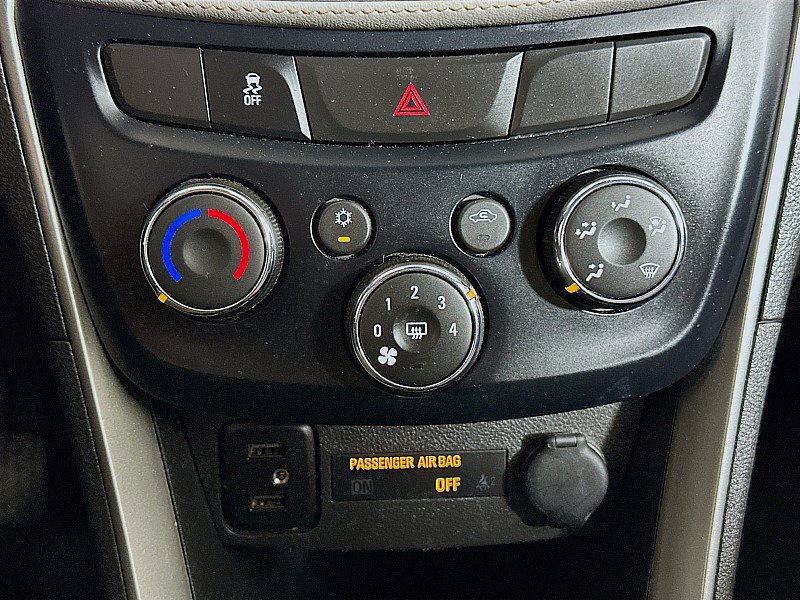 Used 2020 Chevrolet Trax LT w/ LT Convenience Package FWD image 16