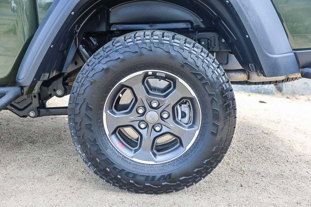Used 2023 Jeep Gladiator Rubicon w/ LED Lighting Group AWD/4WD image 25