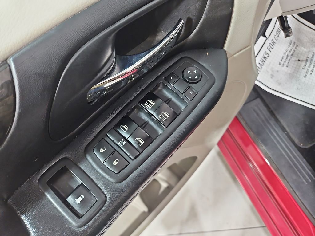 Used 2014 Dodge Grand Caravan SXT image 11
