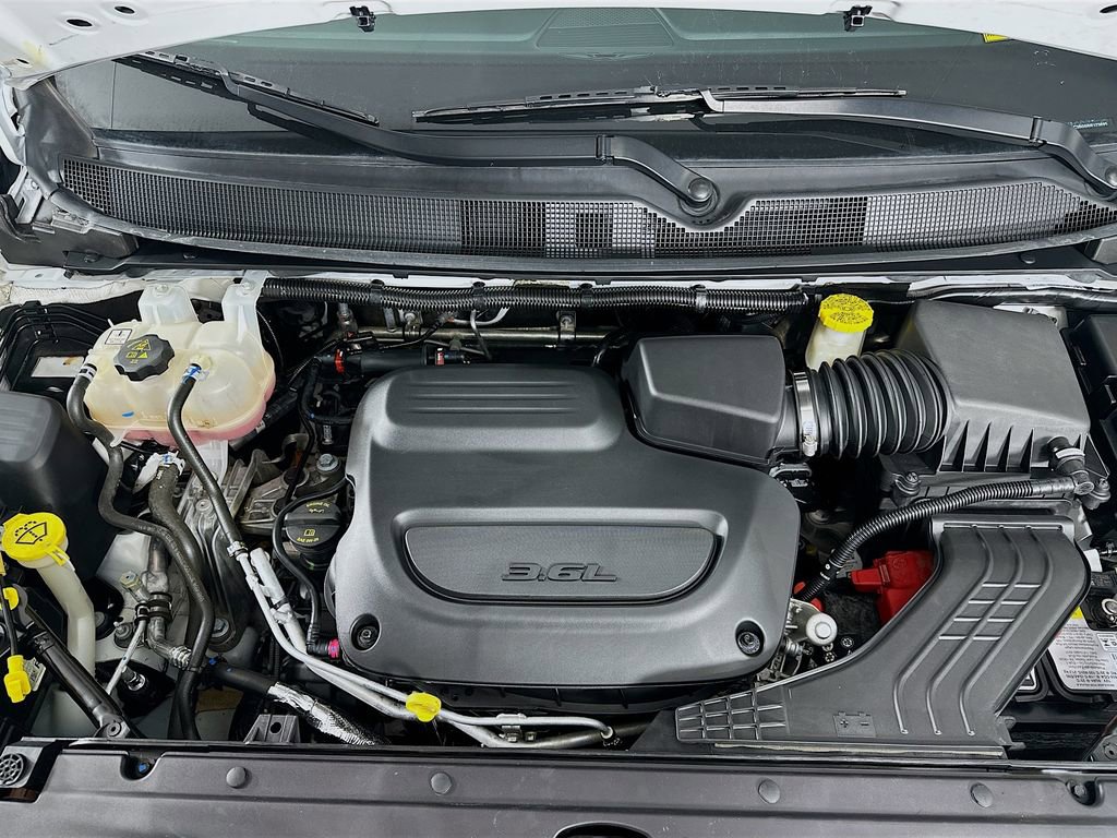 Used 2024 Chrysler Pacifica Touring-L AWD/4WD image 31