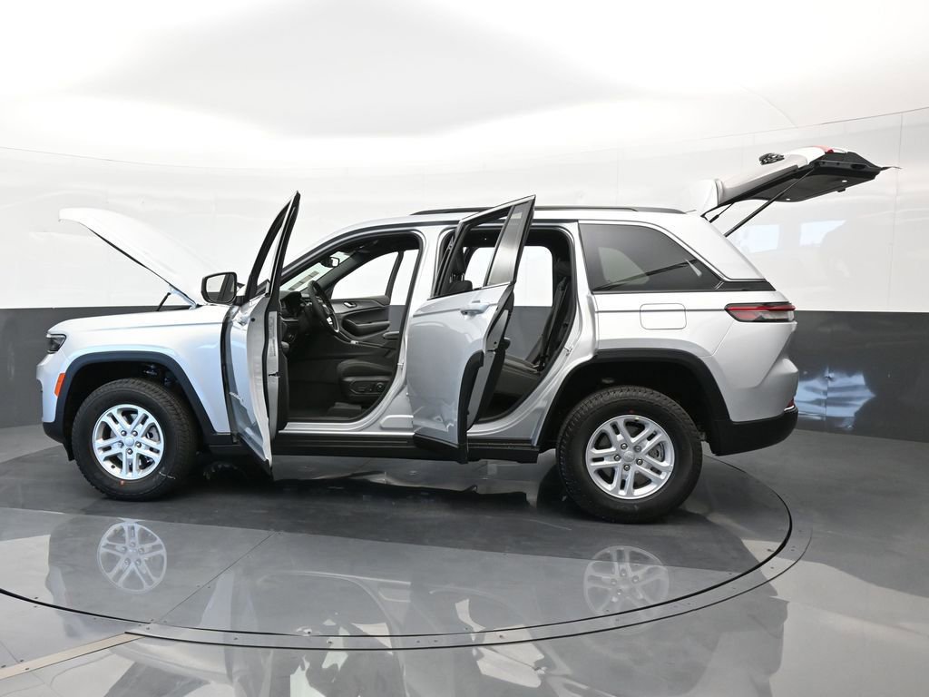 Used 2024 Jeep Grand Cherokee Laredo w/ Trailer Tow Package image 55