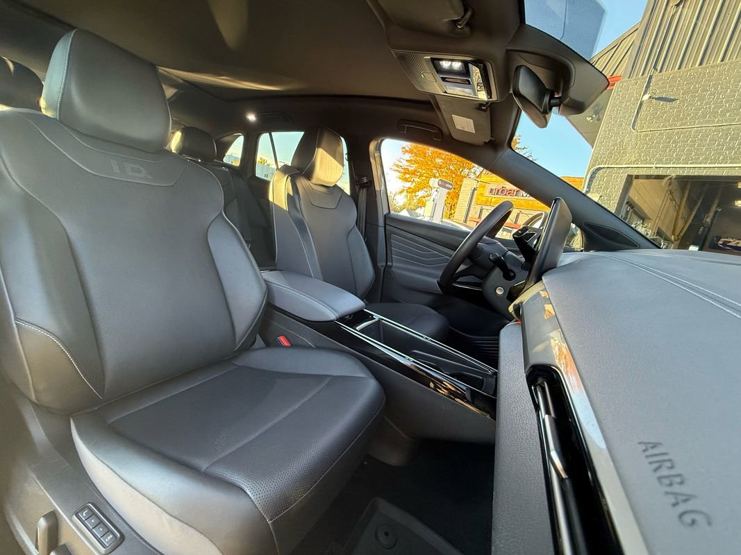 Used 2023 Volkswagen ID.4 Pro S image 21