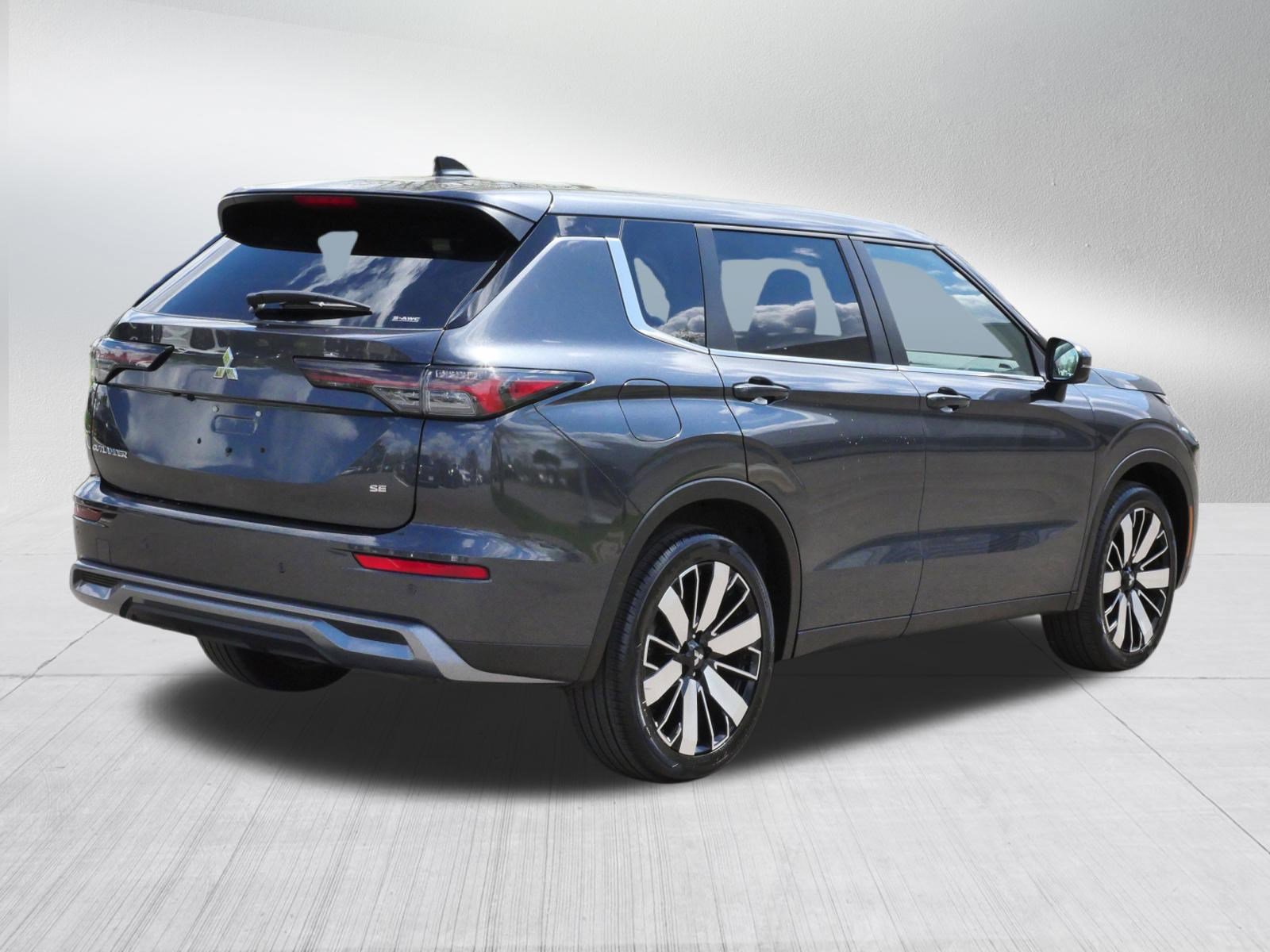 Used 2025 Mitsubishi Outlander SE AWD/4WD image 7