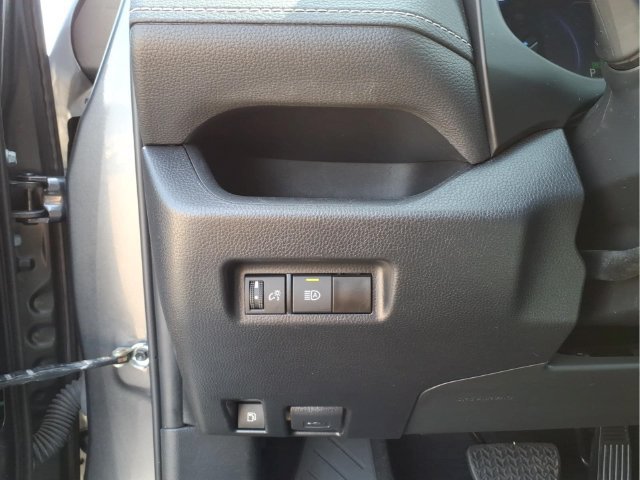 Used 2023 Toyota RAV4 XLE AWD/4WD image 14