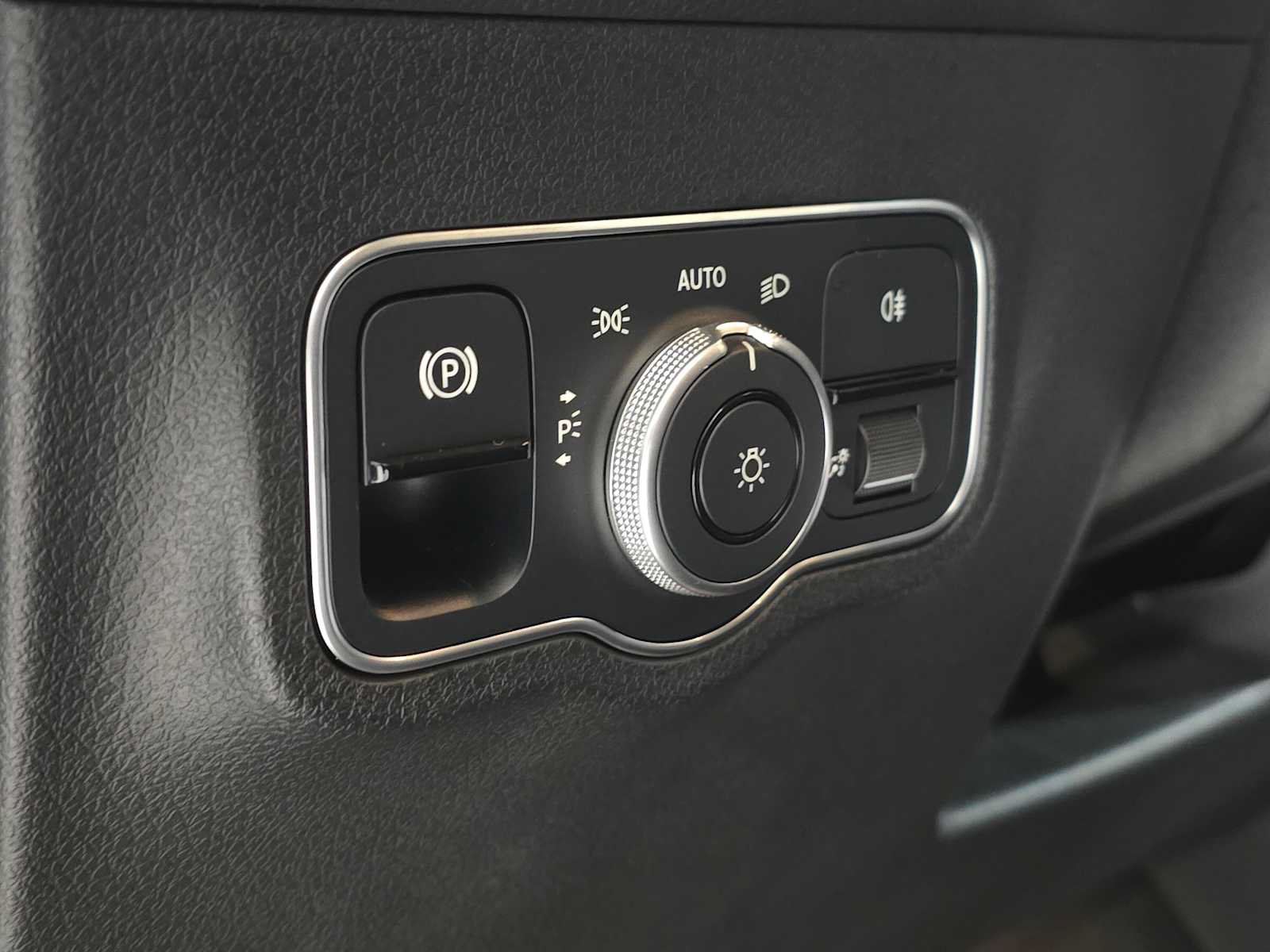 Used 2023 Mercedes-Benz GLB 35 AMG 4MATIC image 24