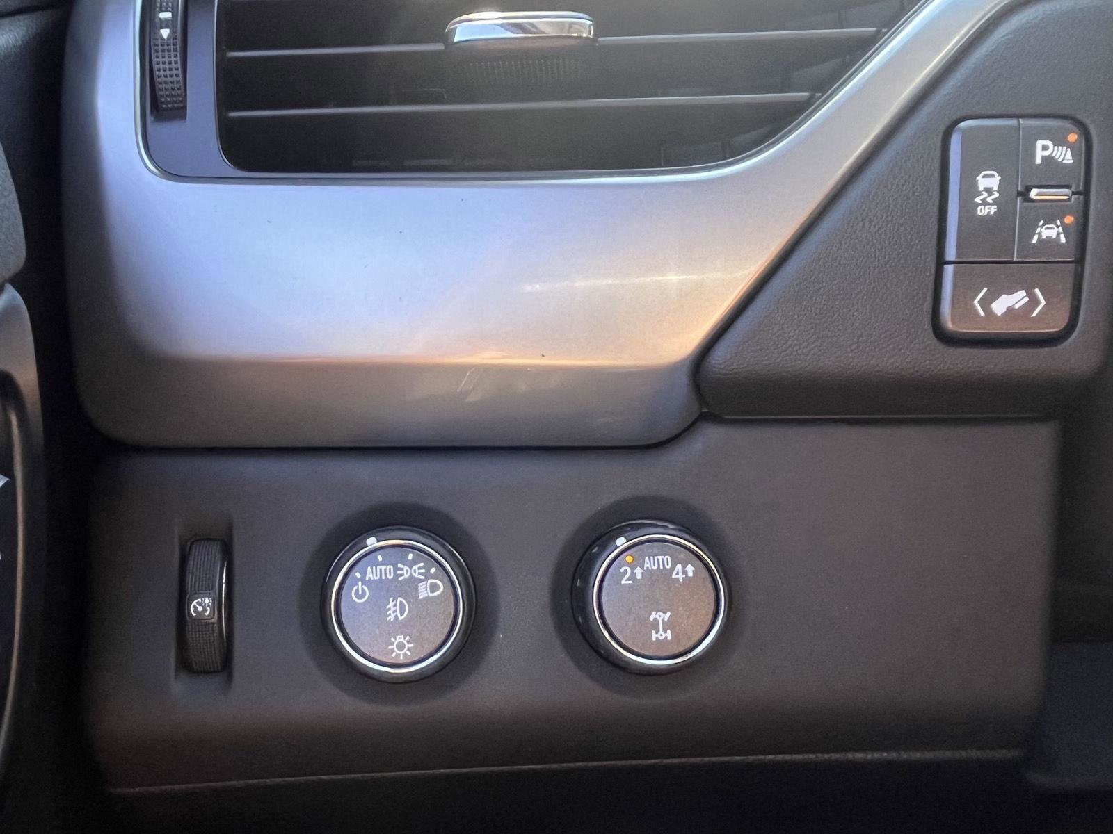 Used 2019 Chevrolet Tahoe LT w/ LT Signature Package image 10